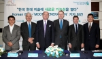 좌로부터 이대형 에이치존 대표, 데이비드 에드워즈 SC제일은행장, 데이비드 시클리티라 패러랠미디어그룹 대표, 팀 밀러 SC제일은행 이사회 의 장, 로드만 프리맥 필립스 드 퓨리 회