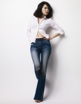 블루컬러의 뉴오리지널 캘빈 데님을 입은 신민아