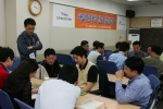 SK브로드밴드는 4월부터 한국정보문화진흥원과 협력해 청소년들의 인터넷중독 해소를 위한 ‘해피인터넷’ 활동을 시작한다. 14일과 15일 양일간 SK브로드밴드 동작정보센터에서 실시한 