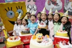10주년을 맞은 스폰지밥의 생일을 기념해 콜드스톤에서 스폰지밥 케익3종을 출시 했다.