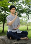 국내 유일 타오러브 대가 이여명 원장의 명상 모습.