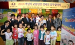 사진 왼쪽에서 세번째 현대차 국내영업본부 신영동 부사장, 네번째 안실련 최병렬 공동대표