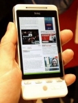<이미지 1> 최초의 안드로이드폰 HTC ‘히어로’에서 플래시를 통한 고화질의 인터넷 콘텐츠 구현 모습