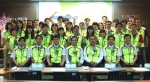 ‘에듀윌 사회봉사단 반딧불이 발대식’에서 에듀윌 임직원들과 일반회원들이 기념사진을 찍는 모습