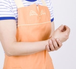 손목을 최대한 구부리거나 펼때 통증이 30초 이내에 느껴진다면 수근관 증후군을 의심해보아야 한다.