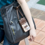 애니모드 출시한  미키 빈티지 휴대폰 가죽 케이스