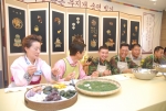 김문수 경기도지사, 군장병들과 함께 송편 빚어 장병들 집으로 보내는 행사 열어