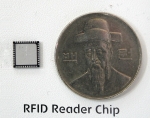 SKT는 6일 열린 『RFID/USN Korea 2009』 전시회에서 가로, 세로 각각 7mm 크기의 작은 칩 하나로 RFID 서비스를 구현할 수 있는 RFID 핵심 반도체 칩을 