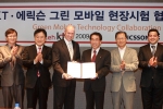 협약 체결후 기념촬영을 하는 모습. 좌로부터 KT 무선네트워크기획담당 이세희 상무, 에릭슨코리아 민성오 부사장, 에릭슨 코리아 비욘 알든(Bjorn Allden) 사장, KT 개인