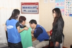 삼성의료원 한가족 의료봉사회가 환자를 진료하고 있는 현장.