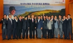 13일(금) 금호아시아나빌딩 1관 금호아트홀에서 이종항 아시아나항공 여객본부 부사장(우측 다섯번째)과 프로골퍼 최경주 선수(우측 열번째)가 강연회 후 여행업계 관계자들과 기념촬영을