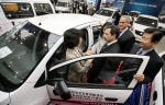 19일 GM DAEWOO 부평본사 홍보관에서 GM DAEWOO 임직원들이 매월 사회복지법인 지엠대우한마음재단에 기부한 후원금으로 마련한 경차 30대를 전국 사회복지기관에 전달했다.