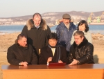 대우조선해양 남상태 사장(가운데) 이고르 세친 러시아 부총리 (왼쪽) 세르게이 다르킨 연해주 주시사 (오른쪽) USC 로만 트로첸코 사장(뒷줄 왼쪽)이 지난 18일 러시아의 볼쇼이