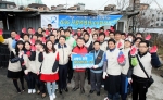 현대•기아자동차그룹은 12월 10일(목) 사회복지공동모금회, 밥상공동체복지재단과 함께 서울 서초구 양재동 잔디마을에서 ‘사랑의 100만장 연탄 나누기’전달식을 가졌다. 이 날 봉사