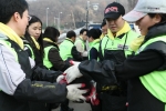 LG-Nortel은 12일 서울시 강남구 개포동에 위치한 구룡마을에서 사랑의 연탄나눔 봉사활동을 펼쳤다