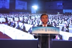 우리은행은 11일 경기도 일산 한국국제전시장에서 임직원 1,500여 명이 참석한 가운데 창립 111주년 기념식 및 2010년 경영전략회의를 개최했다. 이 날 행사에 참석한 이종휘 