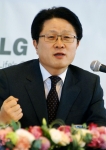 13일 서울 중구 서울 프라자 호텔에서 열린 신년 간담회에서 LG전자 MC사업본부장 안승권 사장이 질문에 답변하는 모습