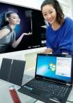 LG전자 모델이 최근 홈네트워크 기술(DLNA)인증을 받은 노트북(화면 보이는 제품 R590, 커버 보이는 제품 T380시리즈)을 선보이고 있다.이 노트북은 DLNA인증을 받은 다