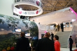 2일 네덜란드 암스테르담에서 개막된 'ISE(Integrated Systems Europe) 2010´의 LG전자 전시관. 개막 첫날부터 딜러, 유통 채널 관계자 및 관람