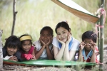 나눔천사 김현주, 필리핀 산골 숯 굽는 소녀에 사랑 전해