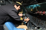 대한항공 키자니아 서울에서 파일럿 체험을 하는 어린이 모습