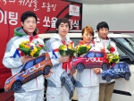 기아자동차는 9일 압구정 기아차 국내영업본부에서 밴쿠버 동계올림픽 스피드 스케이팅 금메달리스트 3명과 국내 빙상계의 맏형 이규혁 선수에게 쏘울을 전달하는 ‘기아차 스피드스케팅 선수