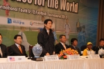 21일 수원월드컵경기장 컨벤션 웨딩홀에서 열린 2010 경기도수원컵 국제유소년(U-12) 축구대회 기자회견에서 재단 김문수 이사장이 환영사를 하고 있다.