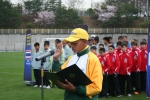 남아공 대표팀 로렌스 시네드 오콜로 선수가 선수대표 
선서를 하고 있다.