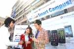 삼성전자가 주요 대학 캠퍼스를 대상으로 옴니아 체험 마케팅인 '2010 삼성 애니콜 스마트 캠퍼스' 행사를 진행하고 있다.