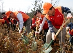 SK 텔레콤 사외이사들과 수도권 네트워크 구성원 100명은 4월 5일, 관악구 자원봉사센터와 함께 서울시 관악산 생태공원에서 철쭉 묘목 3,000그루를 심는 식목활동을 벌였다.