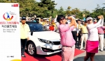 기아자동차는 17일 충남 천안 우정힐스CC에서 오피러스와 모하비 고객들을 초청해 「2010 기아자동차 자선골프대회」를 개최하고, 참가 고객들이 마련한 기부금 1천 5백만 원을 장애