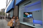 삼성전자가 출시한 명품 디자인의 프리미엄 풀HD 3D LED TV 9000시리즈가 오는 6월 30일까지 서울 신세계백화점 본점 입구의 메인 쇼윈도에 전시, 백화점을 오가는 소비자들