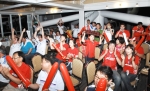 그리스 선주들과 STX조선해양 직원들의 한국-그리스전 응원