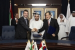 UAE 보르쥬3 플랜트 계약식에서 박기석 삼성엔지니어링 사장(오른쪽), 압둘아지즈 알하즈리 (Abdulaziz Alhajri) 보르쥬 사장(가운데), 로베르토 베르토코 (Rober