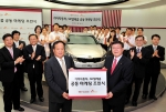 기아자동차㈜와 SK텔레콤이 7일 기아자동차 국내영업본부 압구정사옥에서 김충호 기아자동차 국내영업본부장(사진 중앙 왼쪽), 박인식 SK텔레콤 기업사업부문장(사진 중앙 오른쪽) 등 양