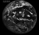 천리안 위성에서 7월 12일 관측한 첫 기상영상. 복사보정 및 기하보정이 안된 원시영상