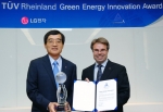 LG전자 최고기술책임자(CTO, Chief Technology Officer) 백우현 사장이 세계권위 환경인증기관인 '티유브이 라인란드'로부터 녹색에너지 기술에 