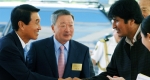 에보 모랄레스(Evo Morales) 볼리비아 대통령이 27일 대전 LG화학 기술연구원을 방문했다. 사진은 구본무 LG 회장(가운데)과 김반석 LG화학 부회장(왼쪽)이 에보 모랄레