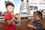 ‘2010 대한민국 나눔문화대축제’  희망zone에 위치한 월드쉐어 부스에 체험활동에 참여한 어린이들