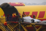 DHL 이 포뮬러원TM의 매우 중요한 물품 중 하나인 경주용 자동차를 기적하고 있다
