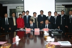 SK에너지 김동섭 기술원장(사진 아래 왼쪽)과 중국 자오주앙 그룹 지앙웨이 회장(사진 아래 오른쪽)이 관계자 20여명이 참석한 가운데 청정 석탄가스화 기술을 활용한 석탄화학사업에 