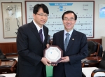‘11월의 관세인’ 인천세관 수입1과 문현준씨 선정