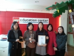 ‘올해의  레고교육센터(Center of the Year 2010)’를 차지한 군산 레고교육센터 허영단원장과 교사들