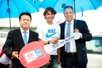 Left to right : M.K. Kim, Kia Motors Australia President and CEO; Rafael Nadal, Kia global brand amb