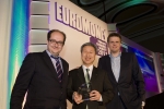 영국 런던에서 2월 18일(한국시간 기준) 거행된 EUROMONEY Best Private Banking Awards에 참석한 하나은행 PB본부 이형일 본부장(가운데)이 EUROM