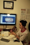교합관계에 대해 설명중인 TMK압구정치과의 정유미원자