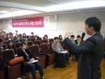 LG전자 HE 마케팅전략팀장 이관섭 상무가 4일 오후, 고려대학교에서 진행된 LG전자 'GMA 2011 글로벌 인턴십 채용 설명회'에서 학생들에게 GMA 채용절차