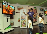 한국마이크로소프트는 4월 7일, 키넥트 전용 타이틀 '카니발 게임즈' 출시 기자 간담회를 가졌다. 사진은 이정용씨가 두 아이들과 함께 '카니발 게임즈&#