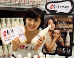 보해양조는 파스퇴르 막걸리 ‘순희’의 이마트 판매를 기념해 28일 경기도 용인시 이마트 수지점에서 출시행사를 가졌다.