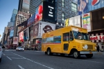 DHL은 뉴욕 맨하튼의 환경 보호를 위해 “친환경” 차량의 운행을 시작했다.